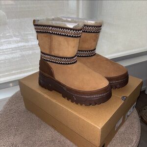 Ugg Trailgazer size 8